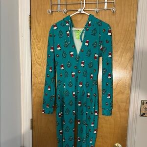 Festive green The Peanuts Christmas Onesie